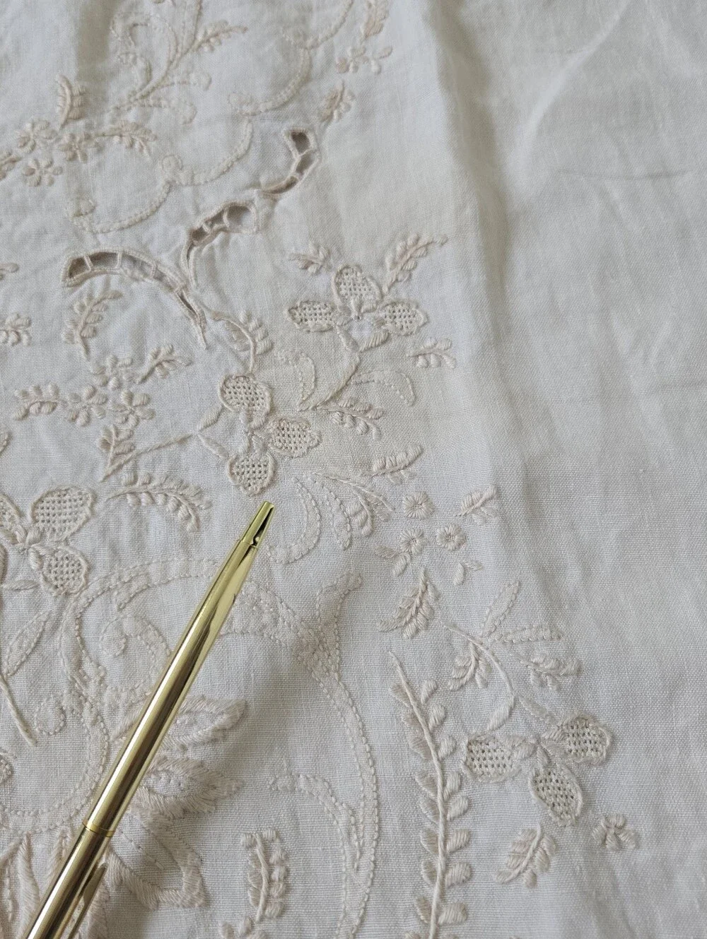 Vintage Linen Rectangular Tablecloth Delicate Embroidery Cutwork 94